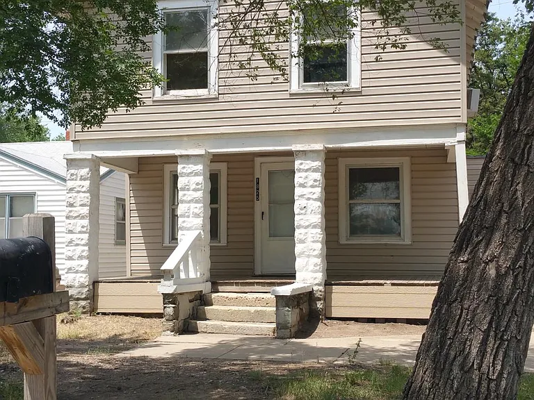 1825 S Greenwood Ave — Photo 1
