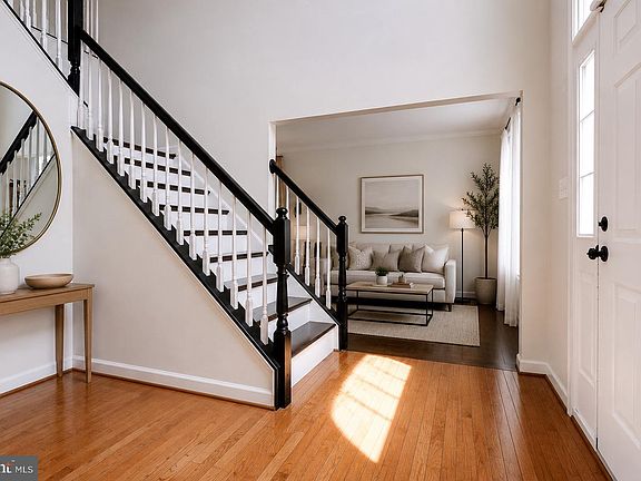4th image of 1 Hickory Spring Ct