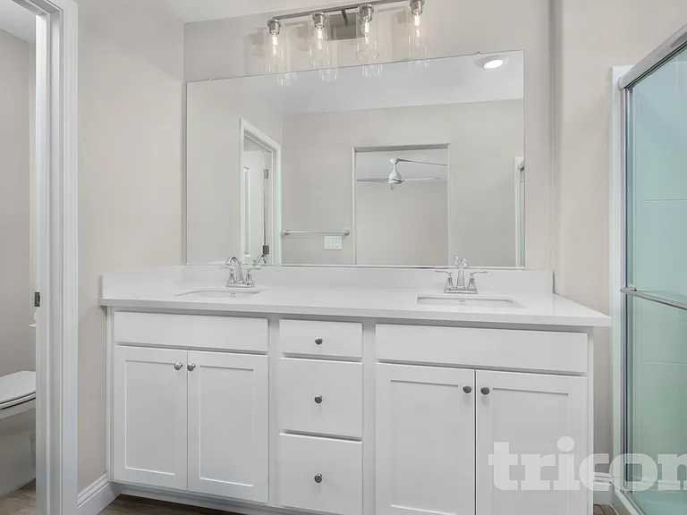 11617 Venitia Ln — Photo 10