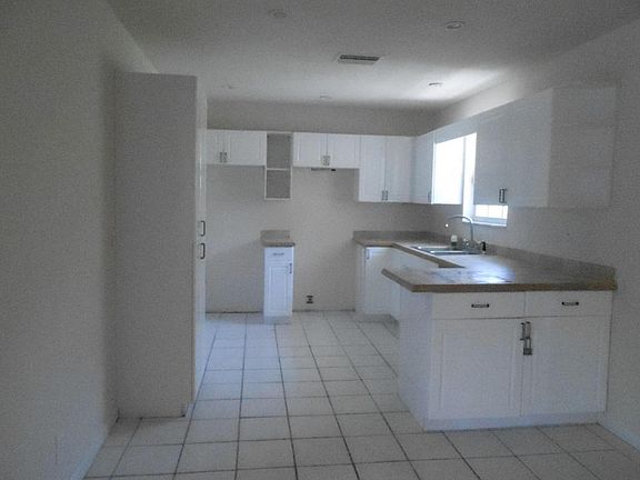 3rd image of 726 Lynnwood Dr