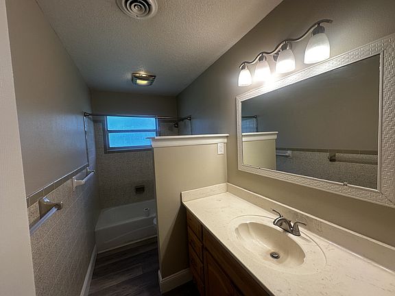 5th image of 3700 SE 34th Ct