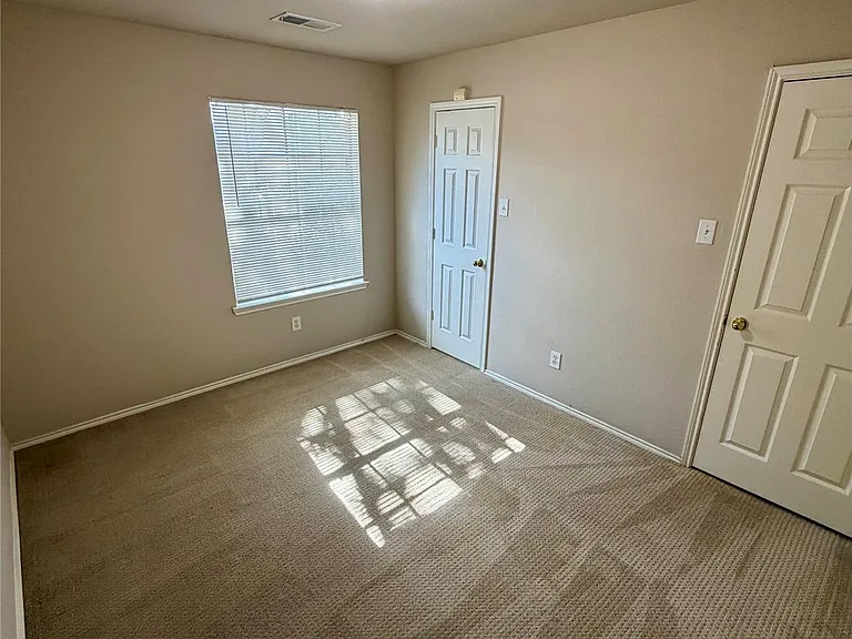 3715 Lindenfield Dr — Photo 21
