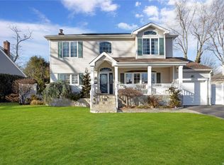 53 Hill Rd, Farmingdale, NY 11735