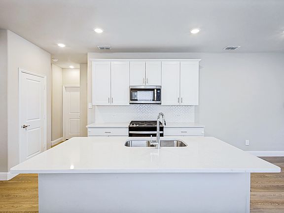 2nd image of 801 McKenna Dr
