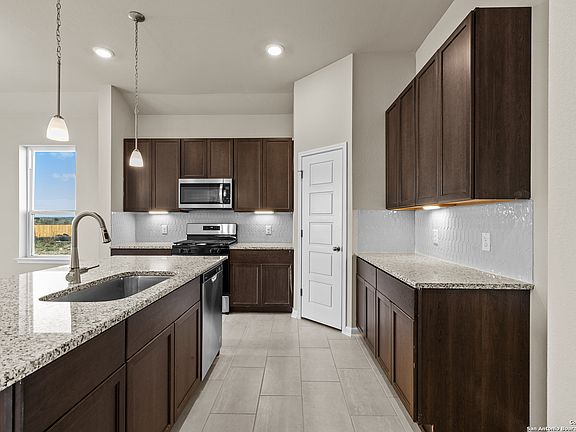 2nd image of 5305 Park Overlook