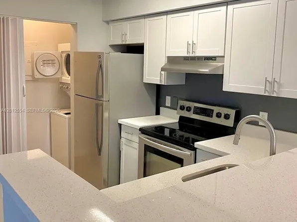12118 Saint Andrews Pl APT 107, Hollywood, FL 33025