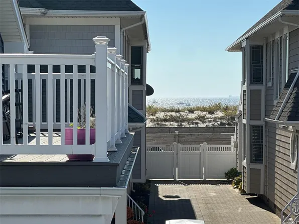 18 Louisiana St, Long Beach, NY 11561