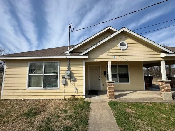 1009 W Houston St, Clarksville, TX 75426
