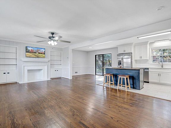 3rd image of 2223 Pelham Dr