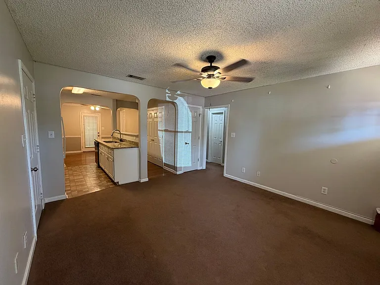 1330 N Hampton Dr — Photo 7