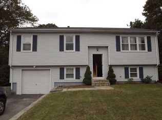 7 Hoover Dr, Coventry, RI 02816