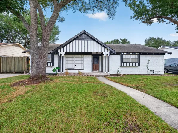 6038 Cartagena St, Houston, TX 77035