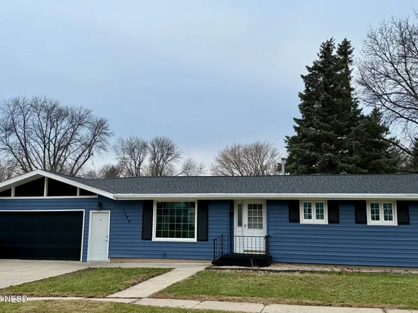 1329 Harmony Ln, Watertown, SD 57201