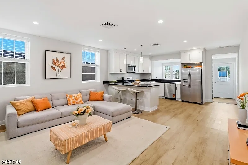 1 bed, 1.0 bath, $3,000 — Photo 1
