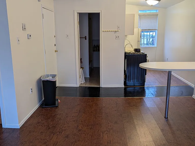 1216 W Lexington St #2NDFL — Photo 5