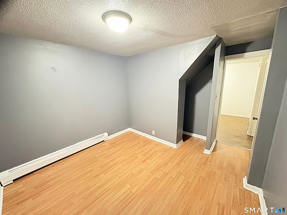 4th image of 121 Willow Street