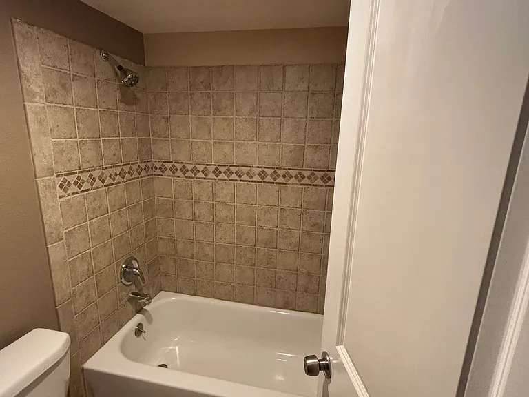4410 N Longview Ave #210 — Photo 5