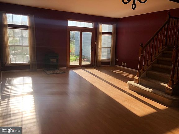 4th image of 912 Thoreau Ln