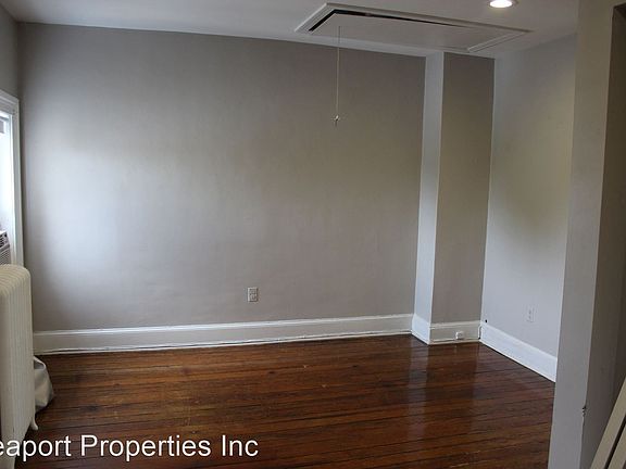 4th image of 321 S Washington St APT 3
