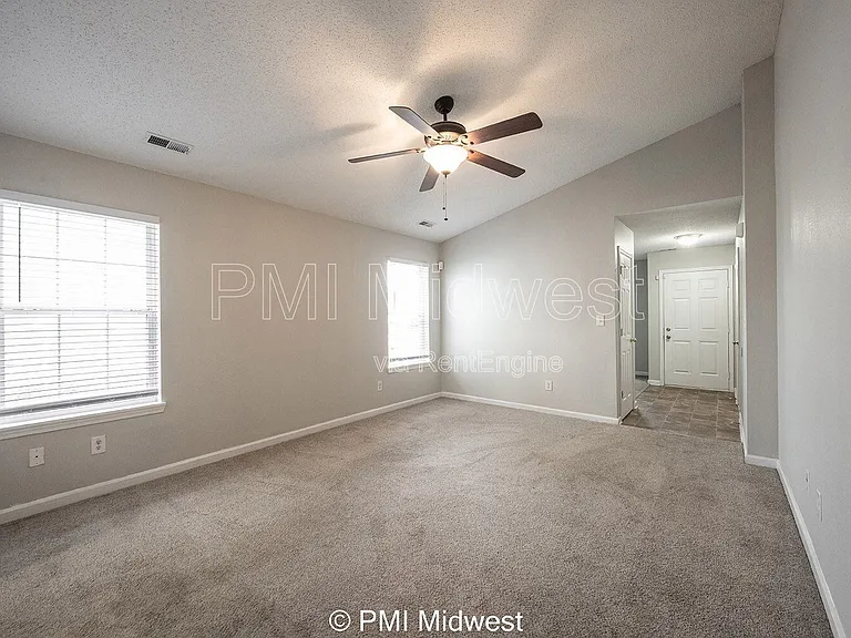 19496 Prairie Crossing Dr — Photo 4