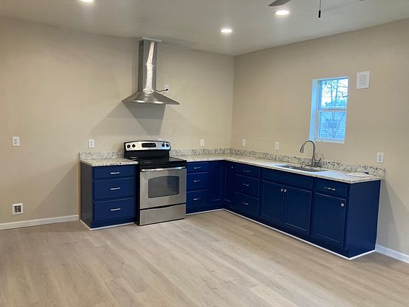 4th image of 608 Turner St