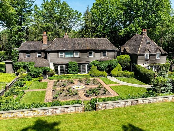 2nd image of 285 Piping Rock Road