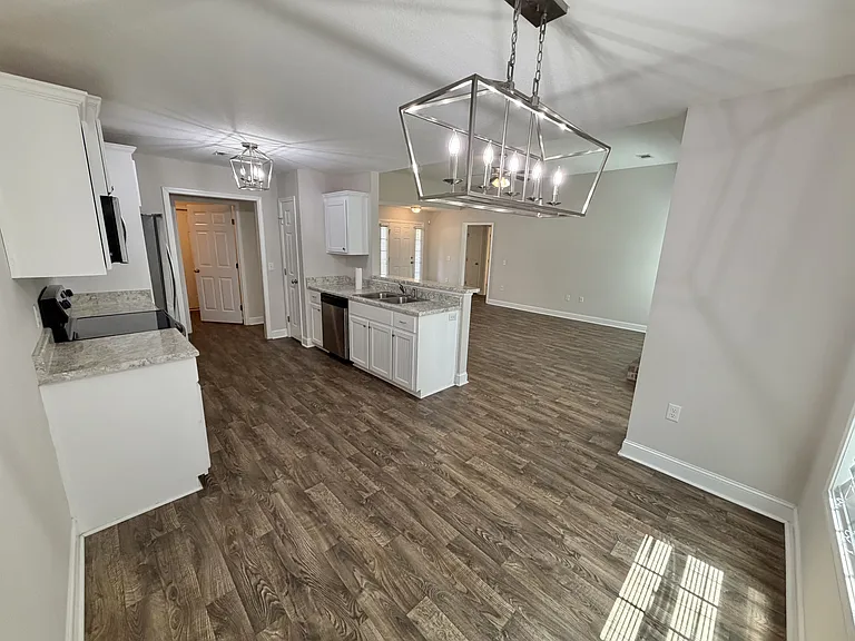 217 Stillwater Dr — Photo 6