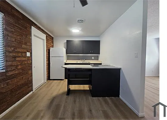 1022 S Dorsey Ln #4 — Photo 1