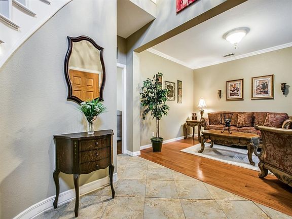 3rd image of 515 Briaroaks Dr