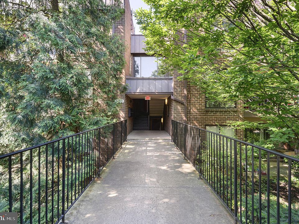 1st image of 132 Roberts Ln APT 102