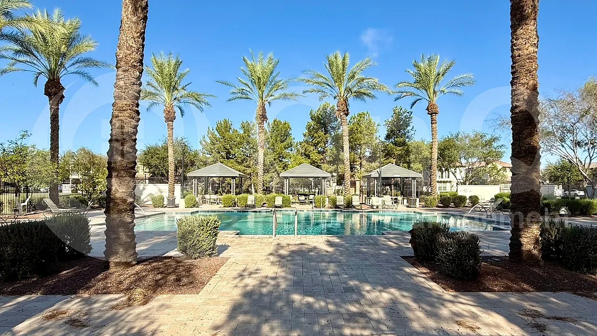 3 bed, 3.5 bath, 2015 sqft, $2,299 — Photo 4
