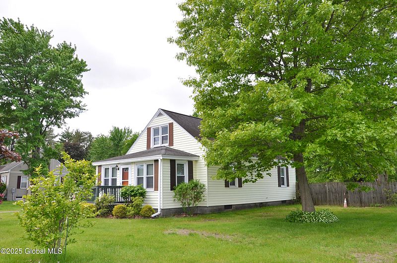 2nd image of 545 Gansevoort Road