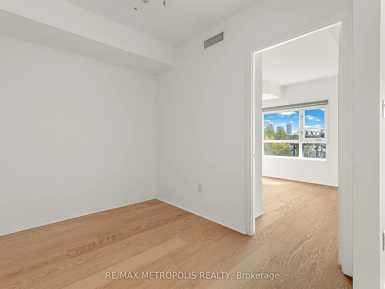 2495 Dundas St W #412 — Photo 17