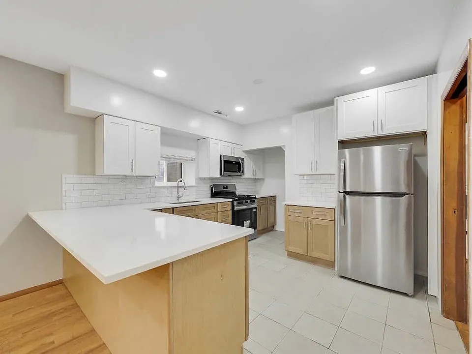 4942 N Sheridan Rd #7