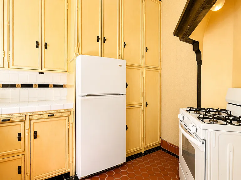 8225 Fountain Ave (Patio Del Moro) — Photo 13