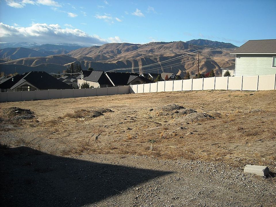 2nd image of 893 Autumn Crest Dr