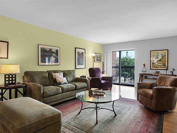 3rd image of 572 Coeur De Royale Dr APT 303