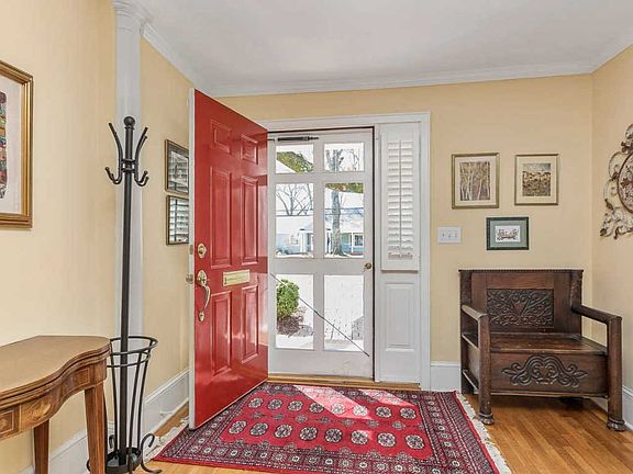 4th image of 445 Connecticut Ave