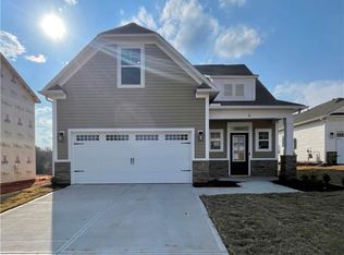 31 Halsey St, Central, SC 29630