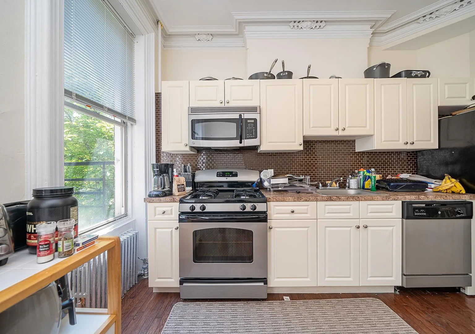 2 bed, 1400 sqft, $4,500 — Photo 2
