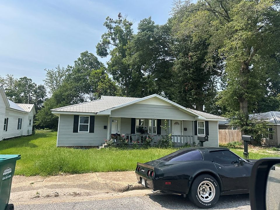 2nd image of 212 E 15th Ave