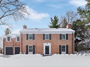 700 Park Dr, Kenilworth, IL 60043