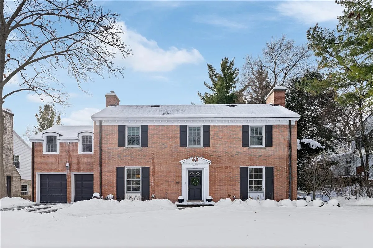 700 Park Dr photo 1
