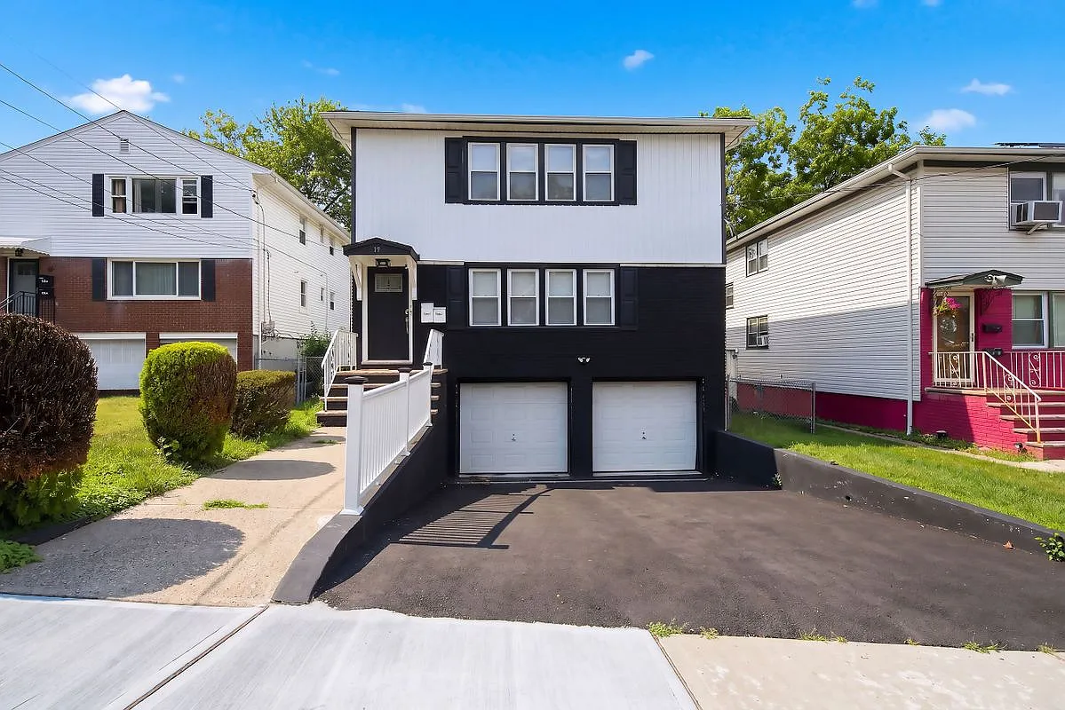 3 bed, 2.0 bath, 1222 sqft, $3,000 — Photo 1