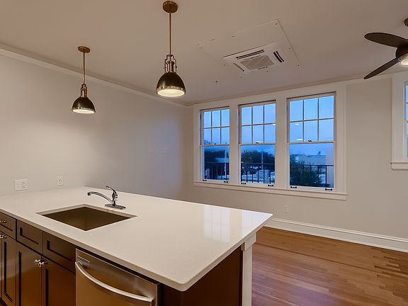 5th image of 306 S Washington Ave #302
