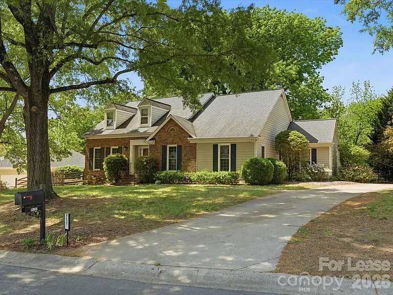 9437 Fairmead Dr — Photo 2