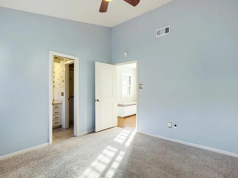 208 Crescent Blf — Photo 22