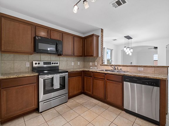 5th image of 802 Platinum Dr