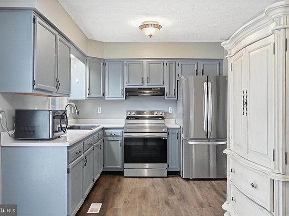 3rd image of 126 Greenleaf Rd