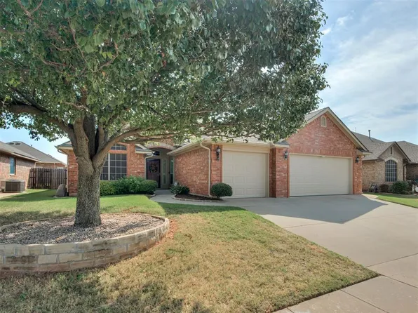 9008 Ians Pl, Moore, OK 73160